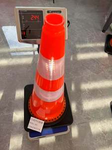 Kerucut Lalu Lintas Fleksibel PVC Reflektif dengan Dasar Karet 70cm 75cm 90cm 18 36 Inci untuk Keselamatan Jalan - Product Image 5