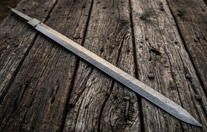 Espada Vikinga de Acero de Damasco Hecha a Mano, Hoja Completa sin Acabado para Fabricación de Espadas, Hoja de 32 Pulgadas con Funda de Cuero - Product Image 3