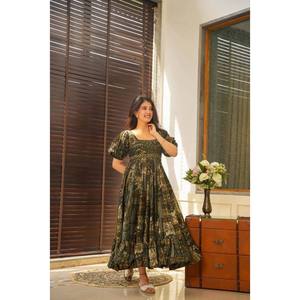 Hermoso vestido de noche estampado con volantes para fiesta - Product Image 6