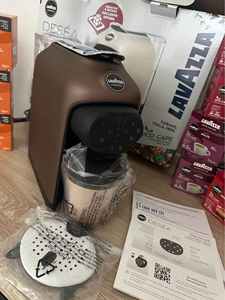 Compre Cápsulas de Café Lavazza Crema E Gusto 8869 con Cafetera Premium al por Mayor - Product Image 2