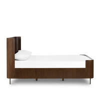 Lit à panneaux tambour en bois massif sculpté à la main, style moderne du milieu du siècle |   Cadre de lit incurvé avec pieds en métal