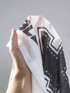 Maillot de football américain oversize style streetwear blanc en mesh col en V avec impression graphique numérotée, tenue d'équipe personnalisée, fourniture OEM - Product Image 6