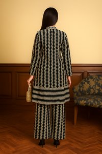 Conjunto occidental moderno para mujer, hermoso vestido en zigzag blanco y negro y pantalones palazzo, ideal para oficina y fiestas. - Product Image 3
