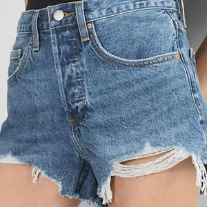 Shorts déchirés pour femmes avec design de haute qualité, personnalisation du logo possible / avec poches latérales et fermeture à boutons - Product Image 3