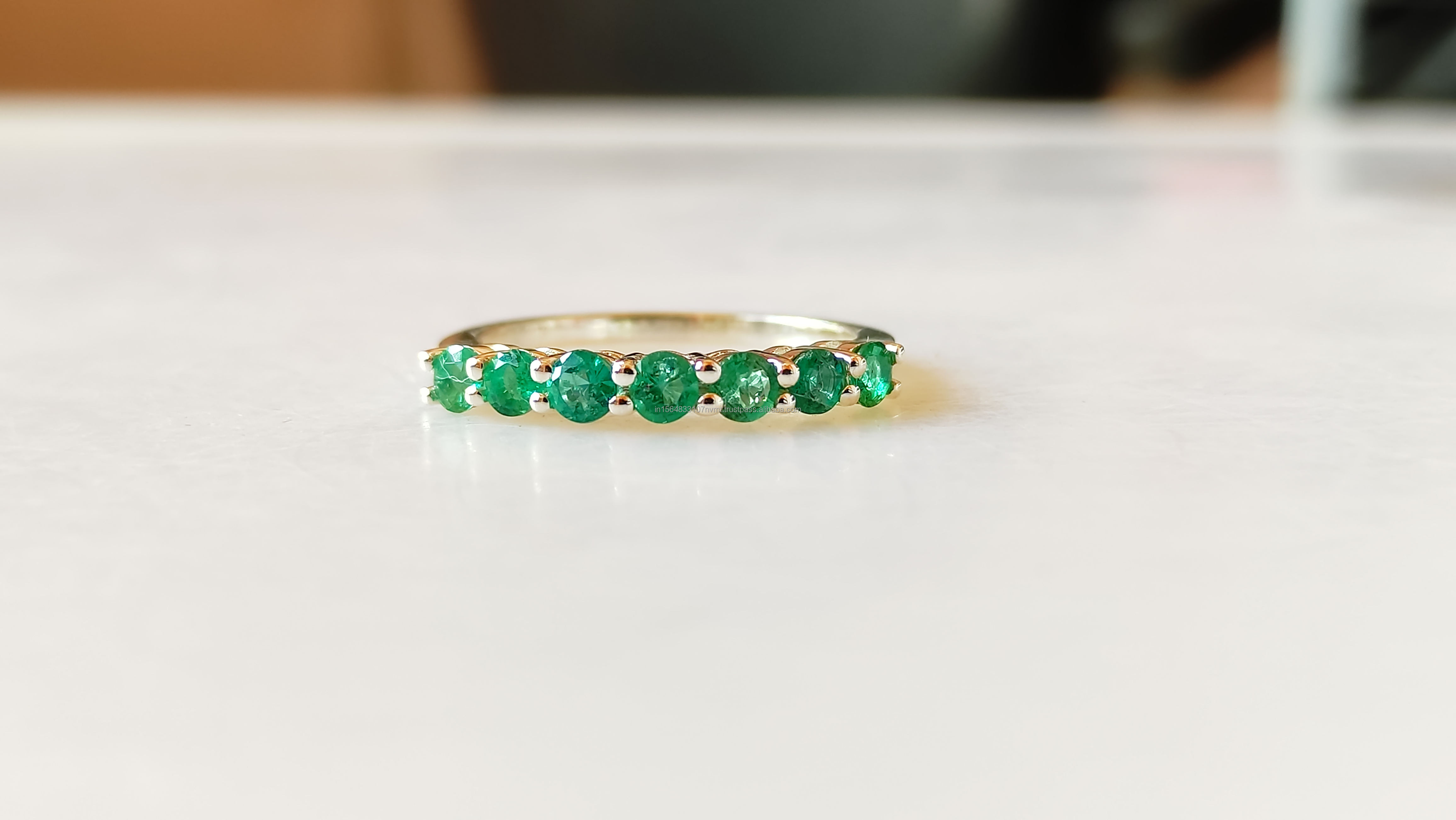 สีเขียว