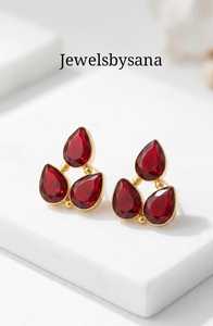 Boucles d'oreilles clous tendance en laiton plaqué or avec quartz violet en forme de goutte, bijoux floraux pour femme, idéales pour les soirées - Product Image 3