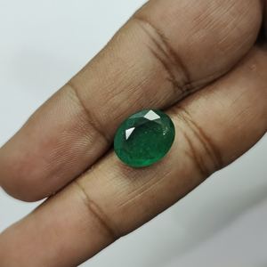 มรกตสีเขียวรูปไข่ 4.70 กะรัต จากแซมเบีย ตามแผนภูมิพลอยราตติ 4.25 - Product Image 1