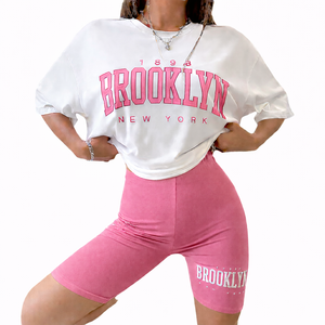 Ensemble chic minimaliste pour femmes, t-shirt uni et short au-dessus du genou, coupe régulière, 100% coton - Product Image 1