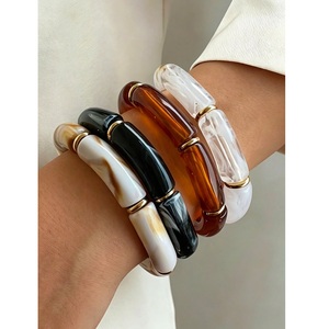 สร้อยข้อมือเรซิ่นพรีเมียมพร้อมดีไซน์แฮนด์เมดที่โดดเด่น เครื่องประดับแฟชั่นสำหรับผู้บริโภคที่ใส่ใจเทรนด์ - Product Image 2