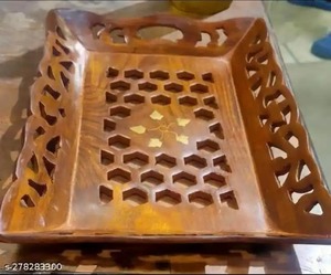 Plateau décoratif en bois fait main moderne, rectangulaire, design géométrique en nid d'abeille, style rustique, avec poignée, par UO INDIA - Product Image 6