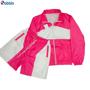 Conjunto Deportivo de Chaqueta con Cierre y Parches Reflectantes con Logotipo Personalizado y Pantalones Cortos de Nailon, Unisex, Cortavientos para Hombre - Product Image 3