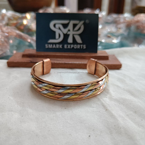 Brazalete de cobre pulido hecho a mano, brazalete de Kada para hombres y mujeres con diseño trenzado, joyería de estilo magnético curativo moderno - Product Image 5