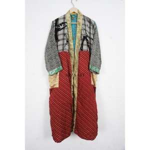 Kimono de Seda Hecho a Mano con Parches, Túnica Larga para Dormir o para Usar sobre el Bikini, Kimono de Sari de Seda Reciclada Vintage Hecho a Mano en India - Product Image 6