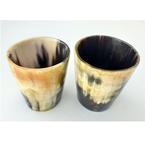 Verre à shot en corne de bœuf véritable de haute qualité, forme naturelle, style nordique, gravé à la main, motif animal, écologique, Noël - Product Image 3