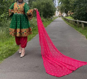 Vestido Afgano Bordado a la Moda, Hecho a Mano, Estilo Tribal Balochi, Vestido Étnico Kuchi, Hecho en Pakistán, Vestido Afgano Tradicional - Product Image 6