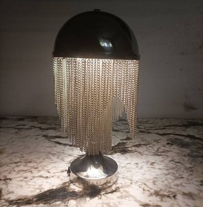 Lampe de table moderne de luxe en fer avec abat-jour en forme de dôme et chaîne, décoration artisanale pour la maison, idéale pour le salon, pour la fête de Diwali - Product Image 2