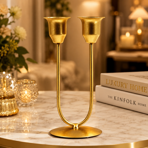 Elegante Candelabro de Metal Dorado de 2 Brazos, Hecho a Mano, Ecológico, Duradero, en Forma de U, Estilo Vintage, Lujoso, Único y Personalizable para Bodas - Product Image 2