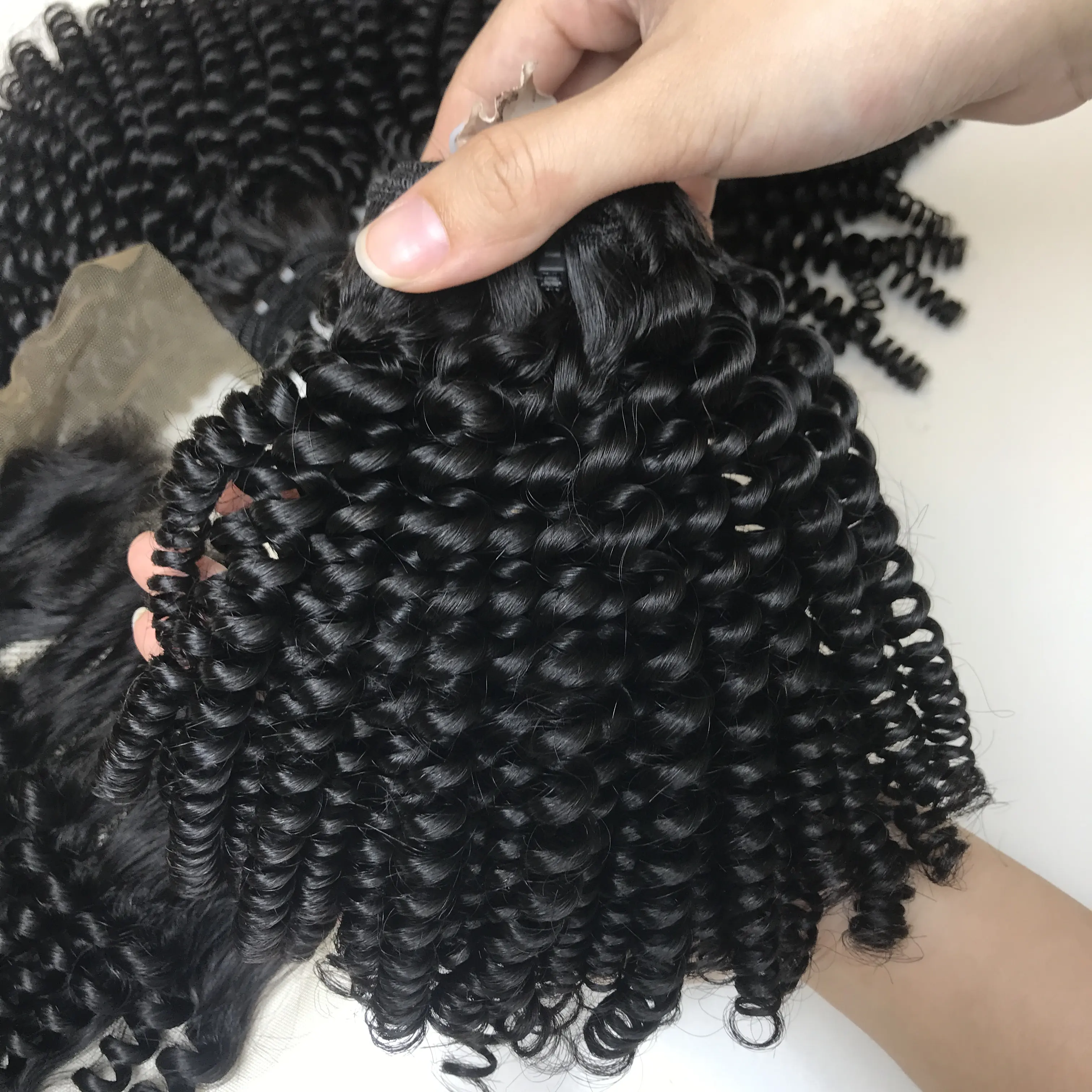 Nouvel ensemble de boucles profondes à la mode | Unités de perruques 10 pouces à 30 pouces Trame de génie des cheveux humains | Cheveux bruts vietnamiens LINU Hair