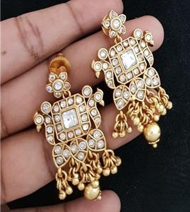 Ensemble collier et boucles d'oreilles choker en laiton plaqué or de qualité supérieure, serti de zircone cubique, style antique, collection pour mariage - Product Image 2