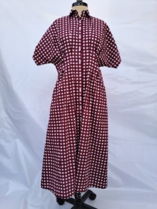 Robe chemise en coton à carreaux rouges, longueur maxi, manches courtes, col à revers, coupe ample décontractée, toutes saisons, tissu tissé, élégante et délicate - Product Image 1