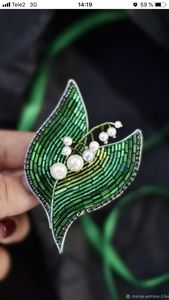 Broche artisanale haut de gamme brodée de perles, épinglette de créateur, cadeau pour elle, broche colorée brodée de perles H - Product Image 4
