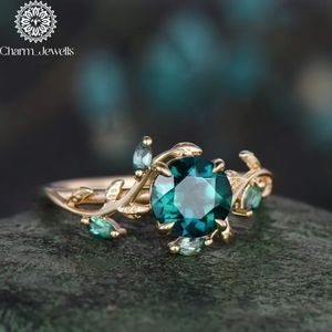 Bague de fiançailles vintage pour femme en argent plaqué or 18 carats avec moissanite taille coussin et motif végétal serti à griffes - Product Image 5