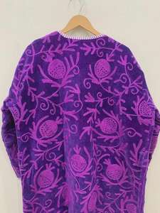 Kimono Largo de Terciopelo Morado para Mujer, Bordado Suzani, Cuello en V, Manga Larga, Hecho a Mano, Estilo Bohemio, Tribal, Étnico - Product Image 3