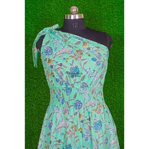 Robe longue maxi en coton pour femme, élégante et moderne, style décontracté, hip-hop, mignonne, naturelle, douce, asymétrique à une épaule, longueur ras du sol, idéale pour l'été et les soirées. - Product Image 3