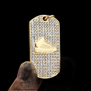 Pendentif de luxe en argent 925 avec cristaux de strass et breloque en forme de sneaker plaqué or, unisexe, pour usage quotidien, provenant d'Inde - Product Image 4