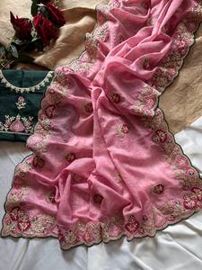 Sari de Seda Pura Hecho a Mano con Bordado Floral, Trabajo Zari y Borde Bordado con Blusa Cosida a Precio de Mayoreo - Product Image 5