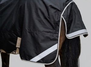 Manta Impermeable para Caballo, Negra, Tela Oxford 600D, con Cubrecuello para Invierno - Product Image 3