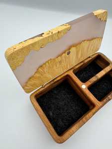 Caja de Joyería de Lujo Hecha a Mano con Resina Dorada y Madera de Nogal, con Forma Personalizada, TIMELESS CRAFT TS-1054 - Product Image 4
