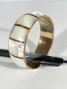 Bracelet manchette plaqué or motif géométrique classique unisexe, bijoux de mode, ensemble de bracelets ronds en nacre, coupe cœur - Product Image 1