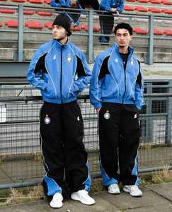 Ensemble de survêtement sportif léger pour homme avec logo personnalisé, veste coupe-vent en nylon froissé patchwork et pantalon de jogging 2 pièces - Product Image 3