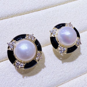 Pendientes de Perlas de Agua Dulce Naturales de Zhuji, Estilo Vintage de Alta Calidad, Circonita Negra Retro con Esmalte, Versátiles - Product Image 2