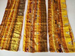 Écharpe en soie jaune à imprimé géométrique ethnique, forme carrée, multifonctionnelle, tendance pour femmes, toutes saisons - Product Image 5