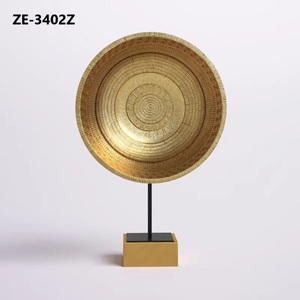 Escultura Circular Vertical Abstracta Dorada, Arte Metálico Hecho a Mano, Decoración Moderna para Mesa de Sala de Estar - Product Image 4