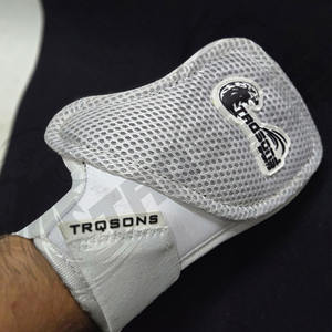 Protector de Mano para Bate de Béisbol TRQSONS, Personalizable, Duradero y Ligero, con Protección Acolchada de EVA Rígida para Uso Profesional - Product Image 6