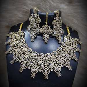 Conjunto de Joyería Nupcial Mang Tika Más Vendido, Joyería India para Mujer, Chapado en Oro de 24K, Collar y Aretes Hechos a Mano, Producto al por Mayor - Product Image 1