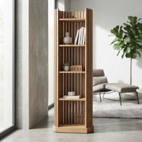 Étagère haute en bois massif de teck, minimaliste, à plusieurs niveaux, pour salon, avec espaces entre les lattes, rangement et présentoir.