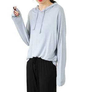 Sweat à capuche brodé personnalisé pour femmes 100% coton Sweat teint uni pour la saison d'hiver - Product Image 1