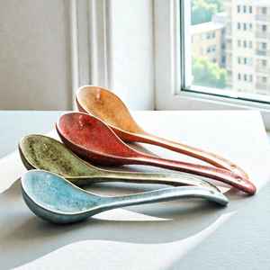 ช้อนเซรามิกสไตล์ญี่ปุ่นและเกาหลี ช้อนตักอาหารสำหรับโรงแรมร้านอาหาร ช้อนด้ามยาวสำหรับก๋วยเตี๋ยวหลามี่ ช้อนซุป โดย UO - Product Image 4