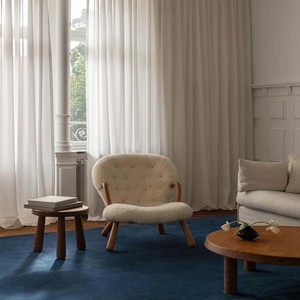 Tapis bleu marine uni moderne en laine tuftée à la main, style contemporain pour salon et chambre, décoration de sol douce et élégante - Product Image 5