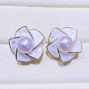 Pendientes con Forma de Bahía de Perlas de Agua Dulce, Estilo Dulce y Fresco con Sonido Explosivo de Concha de Camelia de Montaña - Product Image 2