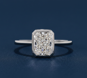 Anillo de Diamante Radiante Cultivado en Laboratorio de 1.50CT, Oro Amarillo de 14K, VVS2, Certificado IGI, Anillo de Compromiso Personalizado al por Mayor - Product Image 1