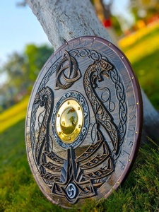 Escudo Vikingo Tradicional Hecho a Mano de Madera Duradera de Calidad de Exportación con Hoja de Acero Inoxidable, Personalizable OEM, Grado Industrial, EE. UU. y UE - Product Image 2