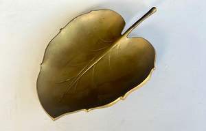 Plat de service décoratif élégant en aluminium en forme de feuille pour centre de table, créant une présentation alimentaire sophistiquée - Product Image 3