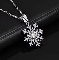 Colliers pendentifs en argent plaqué avec un design de flocon de neige personnalisé en zircon pour femmes, cadeaux pour le jour de Noël
