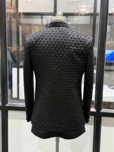 Chaqueta Indo-Occidental de Seda Negra con Relieve de Lujo para Hombre |   Chaqueta Bandhgala de Diseñador con Cierre, Estilo Sherwani, para Bodas y Fiestas, de Exportación - Product Image 4