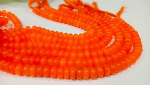 Perles en pierre de calcédoine orange naturelle, simples, 8 mm, vendues par brin de 8 pouces - Product Image 2